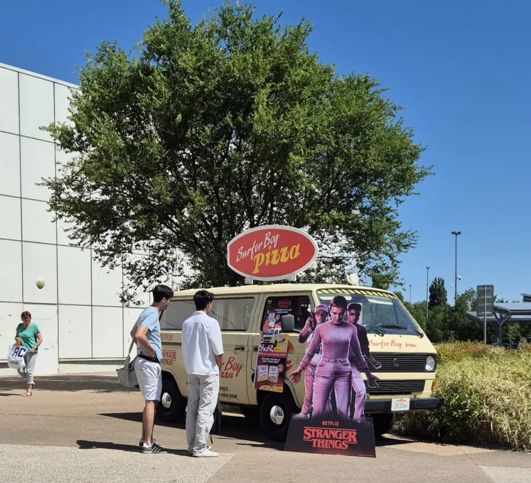 Netflix sur la route avec RMA : la tournée Pizza Surfer Boy pour la série Stranger Things