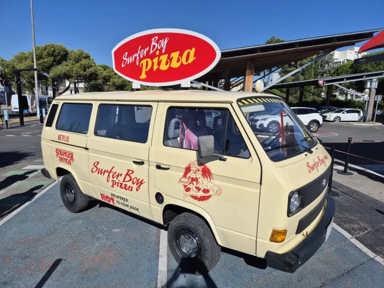 Netflix sur la route avec RMA : la tournée Pizza Surfer Boy pour la série Stranger Things